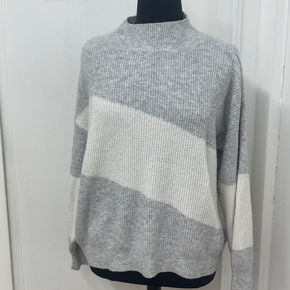Nine West Women’s XXL Gray White Colorblock Mock Neck Pullover Sweater - Picture 1 of 3